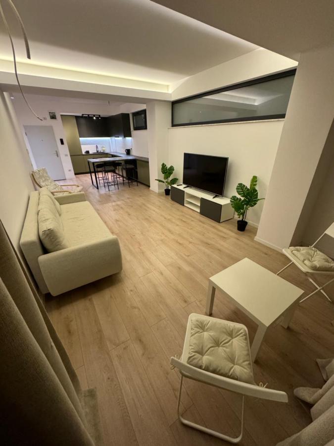 Warm Hotel Apartment Bucharest Luaran gambar